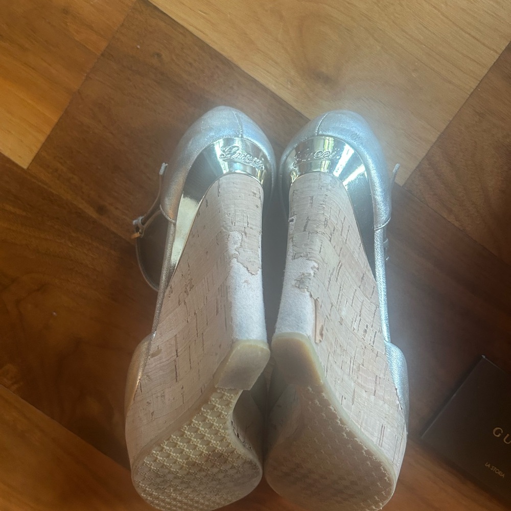 Gucci Silver Heels Luxury Design - Picture 7 of 9